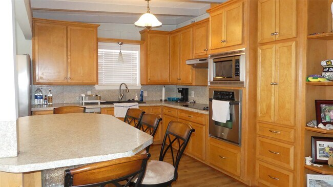 Building Photo - 58 Lakeside Dr