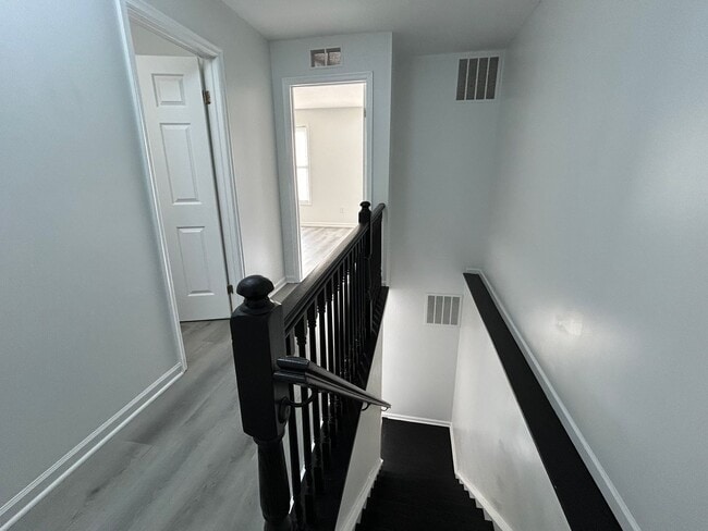 Building Photo - 658 Corsica Ave