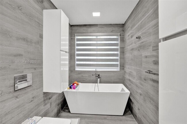 Building Photo - 3784 Sheridan Ave