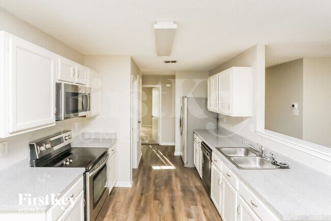 Building Photo - 1610 Cliffbrook Dr