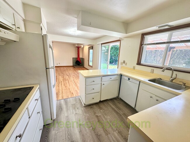 Building Photo - Mid-Century Classic House in Reedwood Neig...