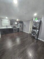 Building Photo - 1037 1/2 S Kenmore Ave