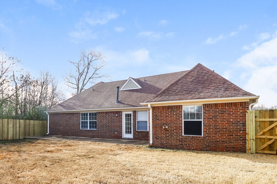 Building Photo - 50 Lakewood Dr