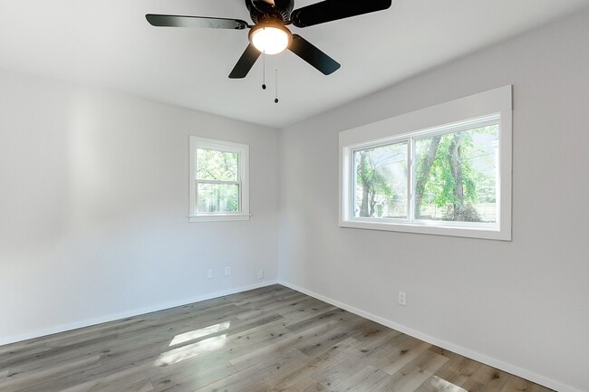 Building Photo - 828 S Pershing St