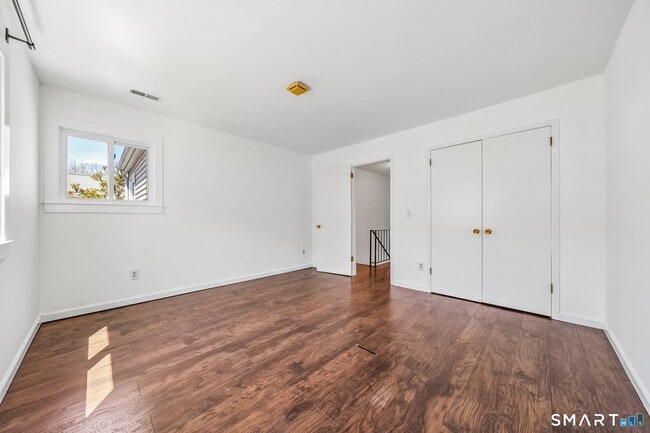 Building Photo - 14 Ferris Ave