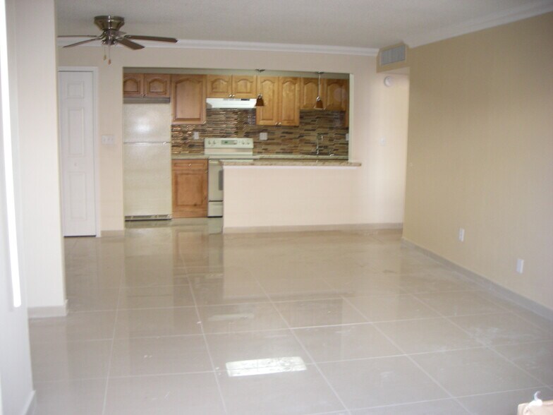 Building Photo - 4530 NW 79th Ave