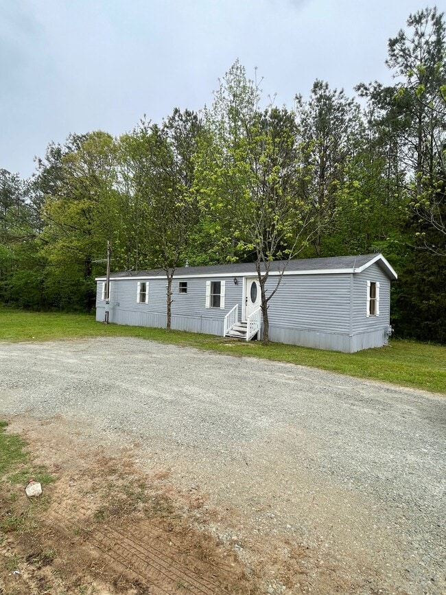 Building Photo - 395 Memory Ln