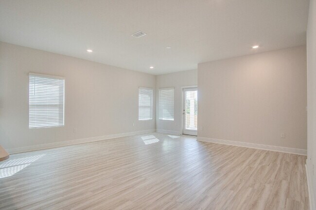 Building Photo - Fallschase 5-Bedroom Home – Pool, Playgrou...