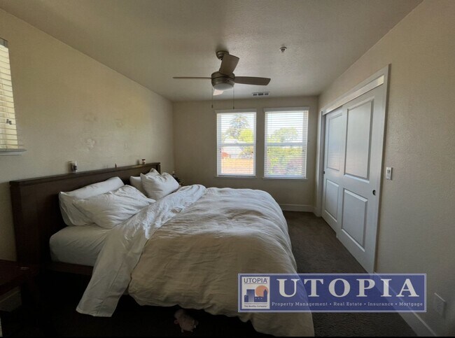 Building Photo - Spacious and Modern 3-bedroom, 3.5 bathroo...