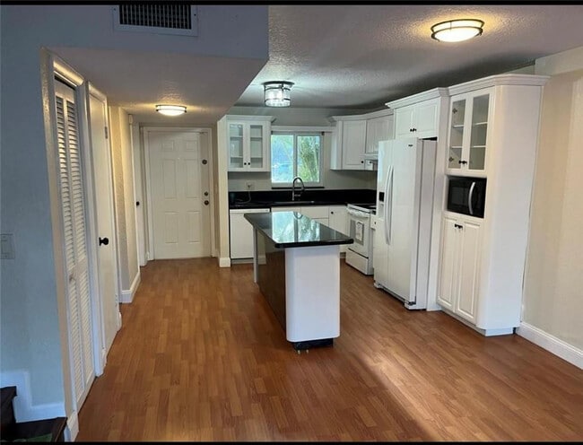 Building Photo - 2801 N 34th Ave