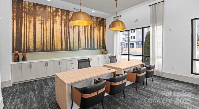 Building Photo - 2546 Perimeter Pointe Pkwy