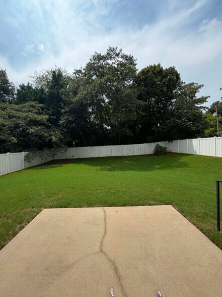 Building Photo - 1001 Sweetgum St