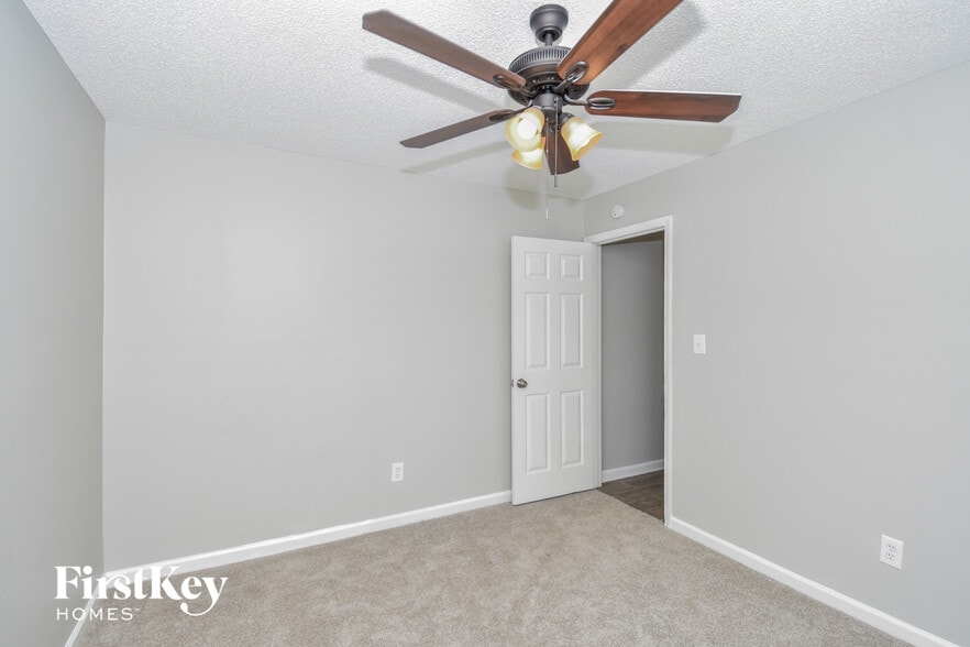 Building Photo - 41 Country Village Dr