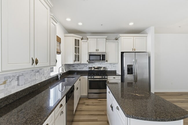 Building Photo - 1137 Red Hawk Way