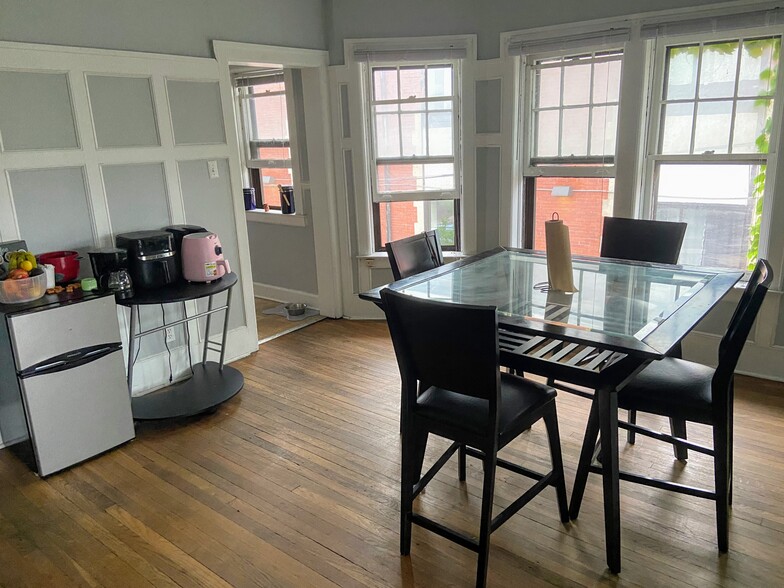 Dining room - 436 Prentis St
