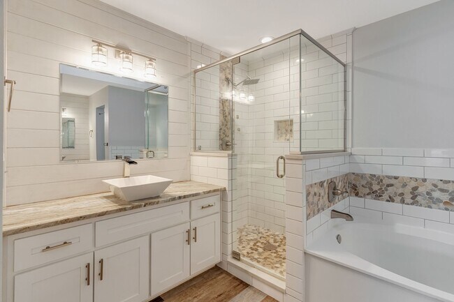 Building Photo - Beautifully Updated Home in Navarre!