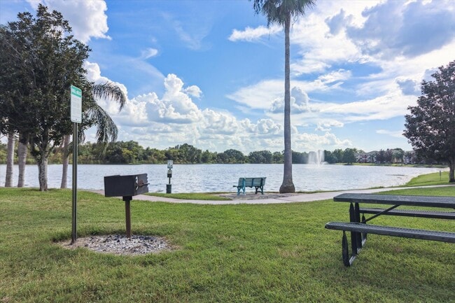 Building Photo - 1999 Summer Club Dr