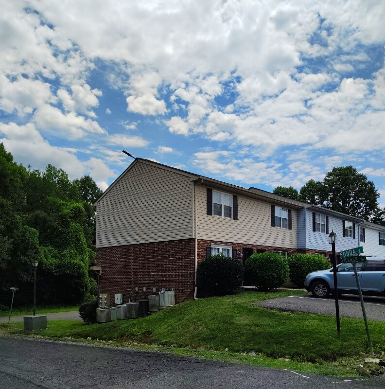 Building Photo - 25 Fonda Dr