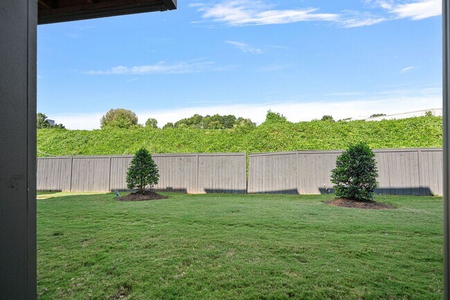 Building Photo - Like New Townhome Ready for Immediate Move-In!!! Bryant Park in West End