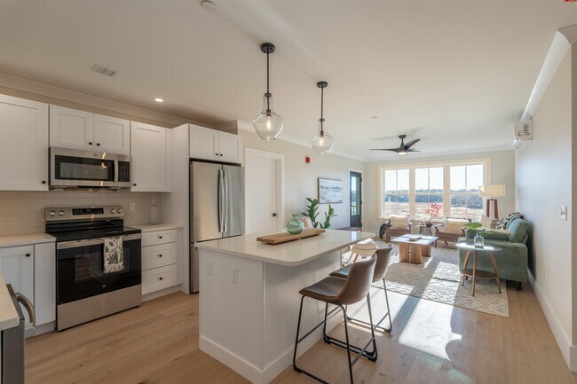 Building Photo - 815 Lafayette Rd