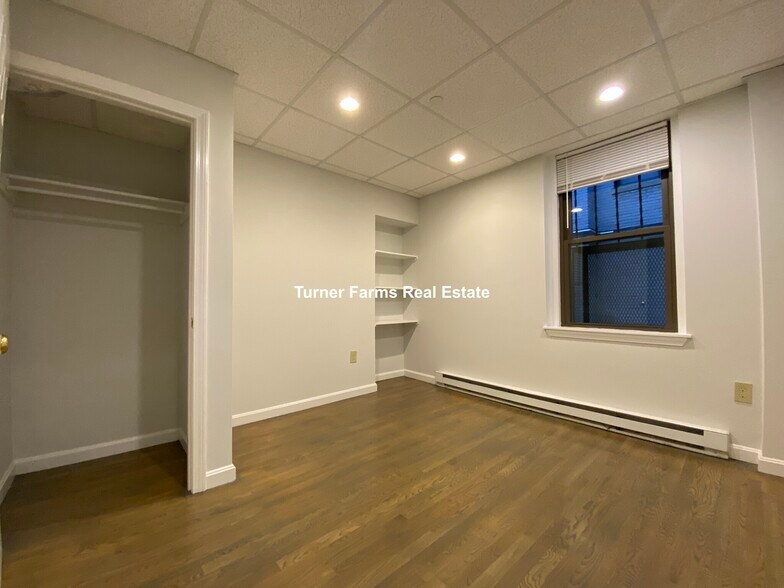 Building Photo - 73 Park Dr