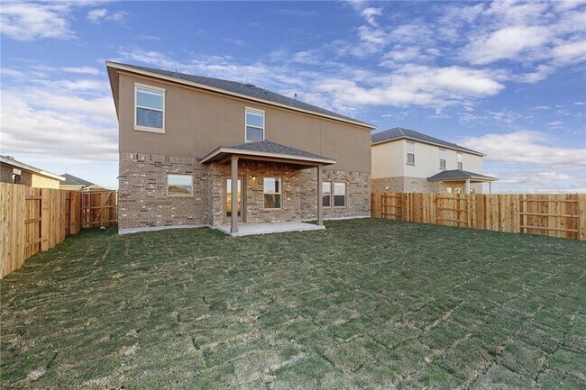 Building Photo - 17212 Crowndale Dr