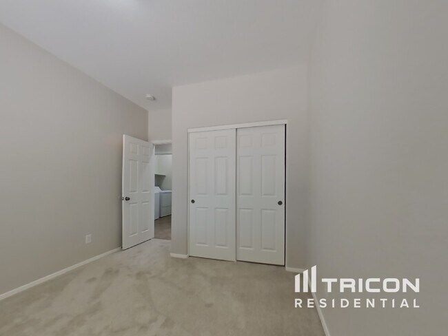 Building Photo - 8809 W Gardenia Ave