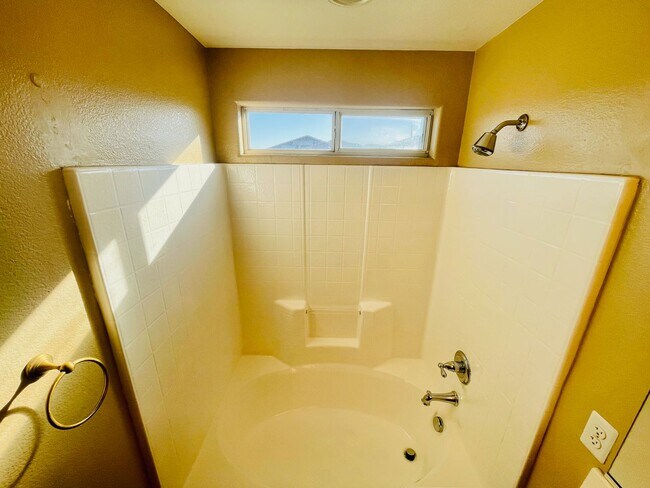 Building Photo - Open Design Plan 3 Bd + Office, 3 bth, New Floors, New paint!