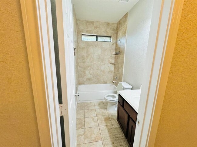 Building Photo - 5531 Drumlin Field Way