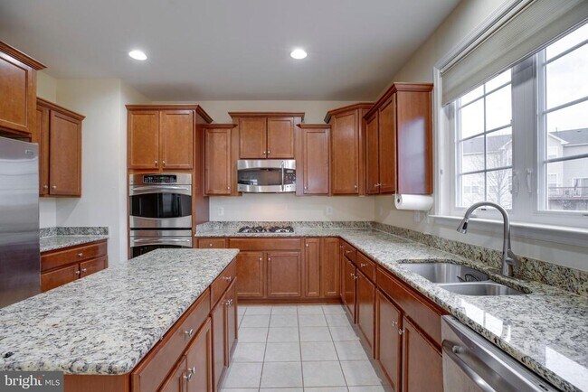 Building Photo - 7536 San Diego Ct