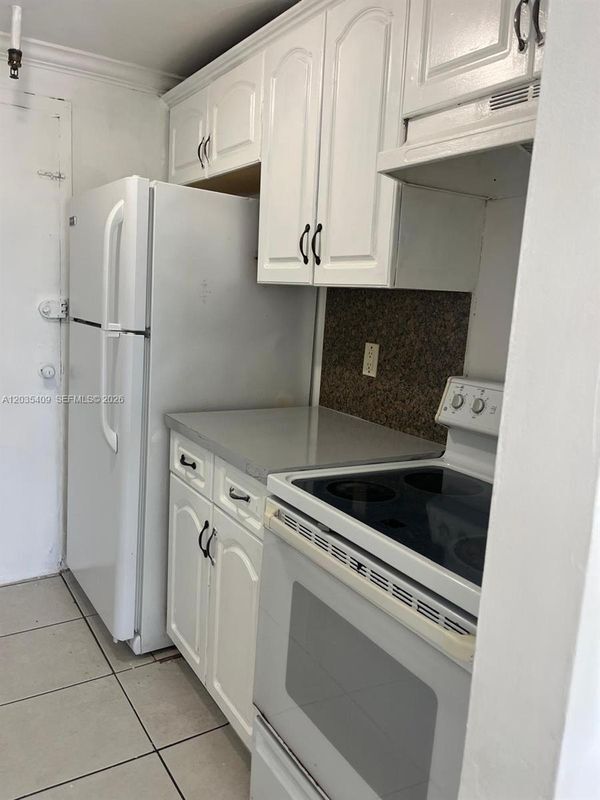 Building Photo - 2075 NE 164th St