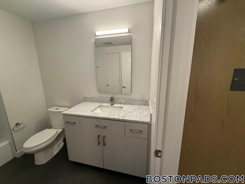 Building Photo - 55 Brighton Ave