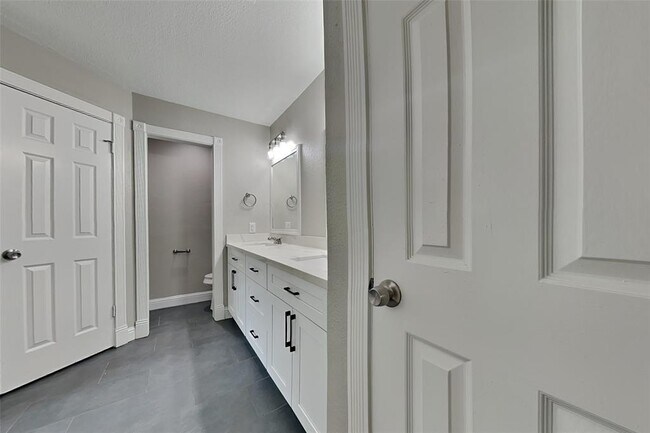 Building Photo - 27 S Brook Pebble Ct