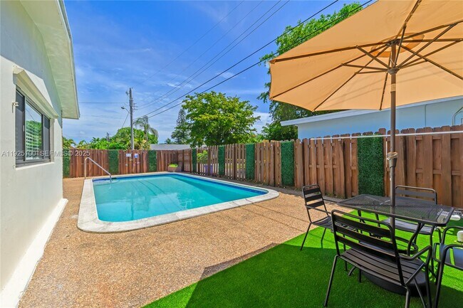 Building Photo - 1204 NE 7th St