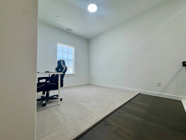 Building Photo - 7523 Tiffany Dr