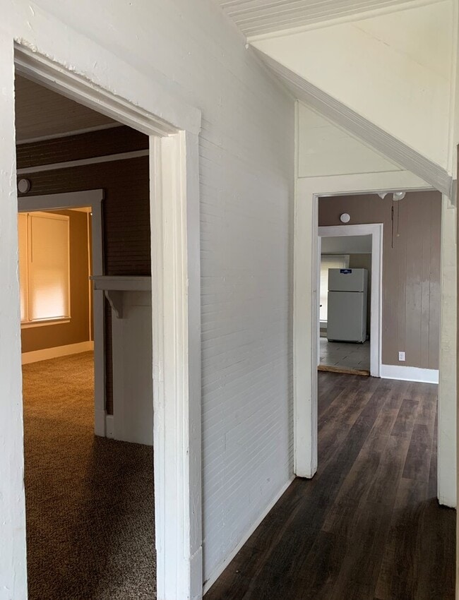 Building Photo - Spacious 4 Bedroom, 2 Bath Two-Story Home