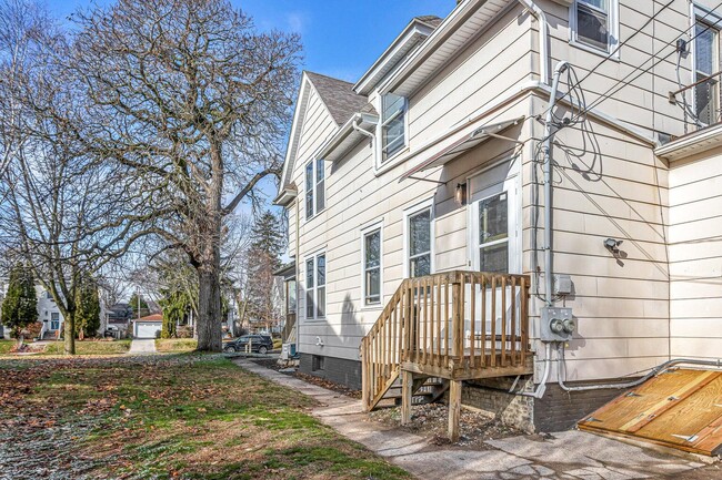 Building Photo - 1723 N 5th St