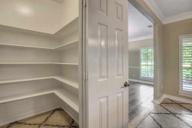 Building Photo - 10819 Lake Windcrest Blvd