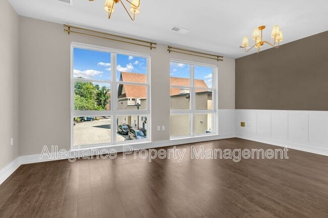 Building Photo - 1800 Mt Vernon Ave