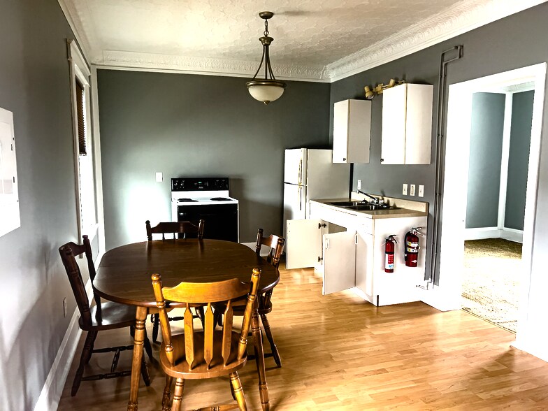 Loft Apartment Kitchen - 15 Park Cir