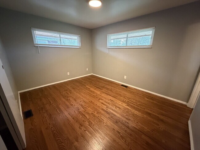 Building Photo - 8862 Zodiac Dr