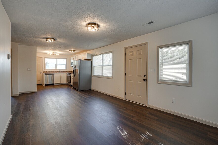 Building Photo - 927 Hulana St