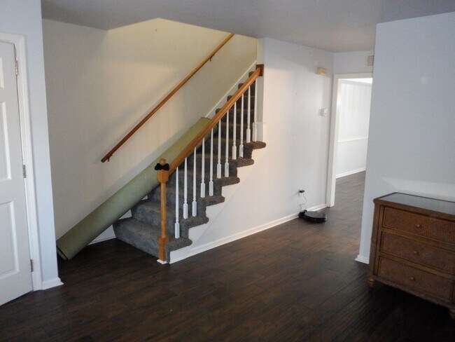 Building Photo - Downs1345-1347