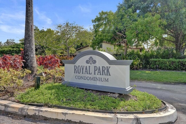 Building Photo - 106 Royal Pk Dr