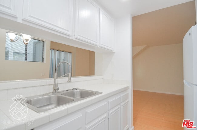 Building Photo - 1727 Glendon Ave