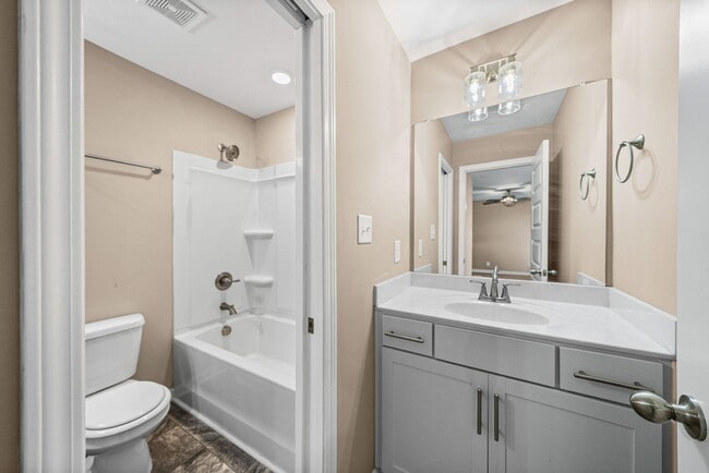 Building Photo - Beautiful 3 Bedroom 2 Full Bath Home For Rent!