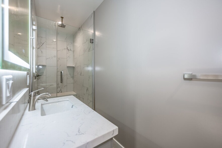 Primary Bath - 494 S Marengo Ave