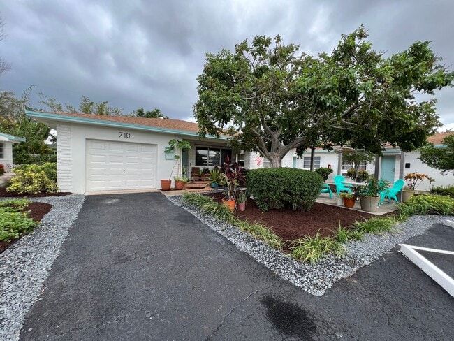 Building Photo - Fully Remodeled 1bed  1bath Apartment w/ Washer & Dryer