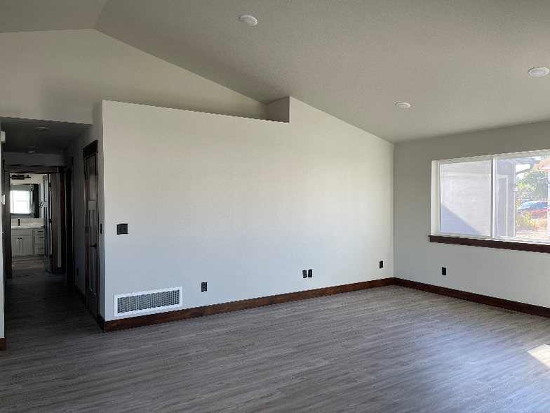 Building Photo - 127 One Wy Lp