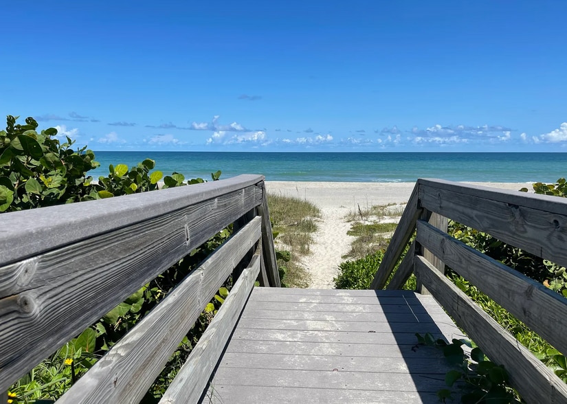 Building Photo - 301 3rd Ave